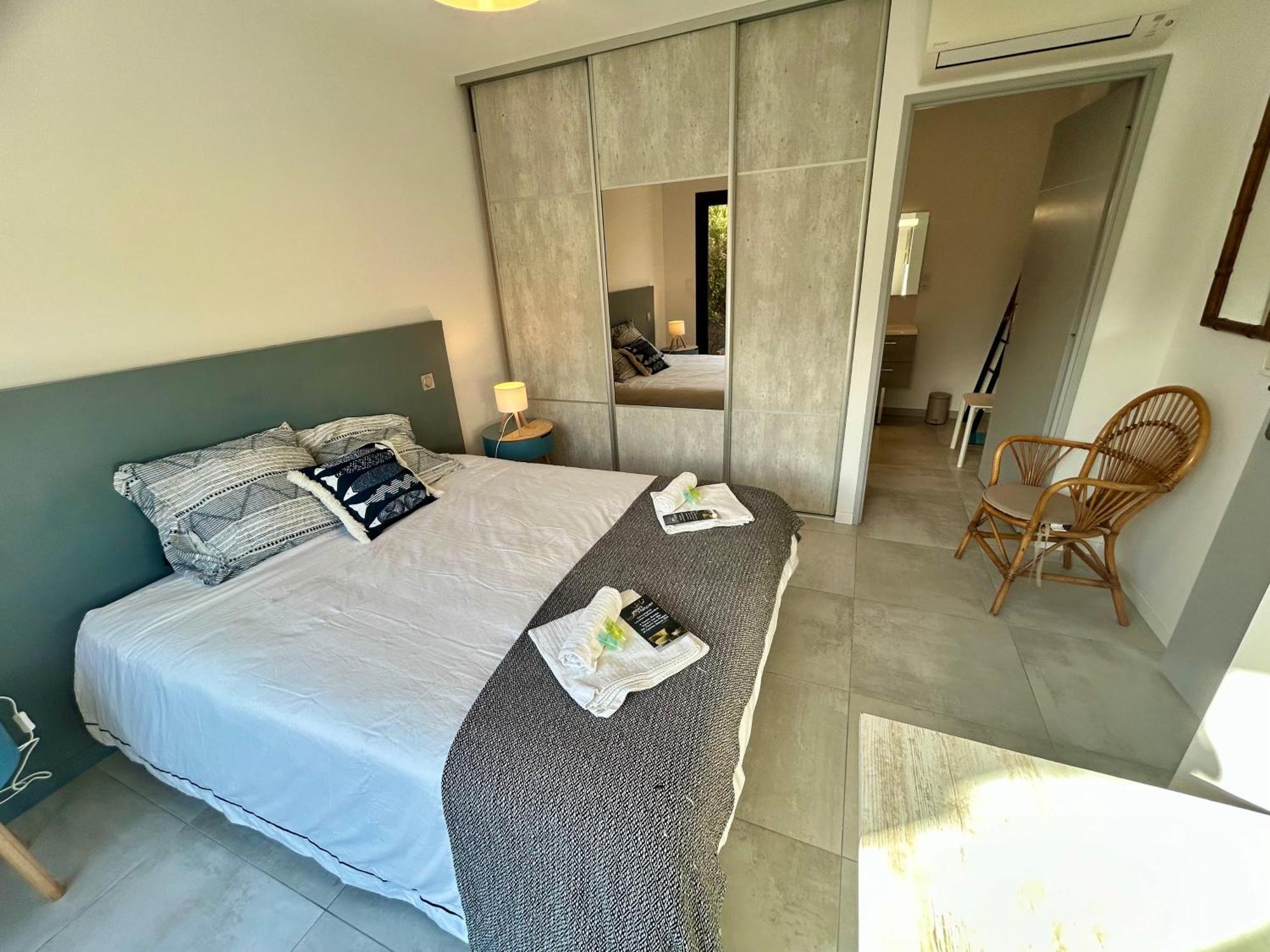 Appartement Luxe Le Levant Hyeres Exterior photo